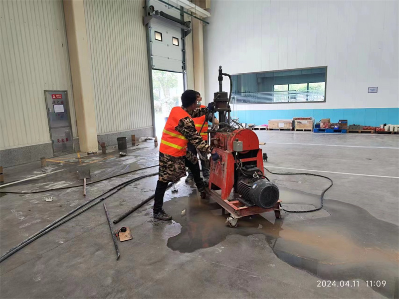 瓯海厂房地面下沉塌陷注浆加固施工